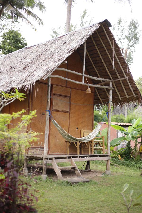 Ozone Beach Huts Koh Lanta Exterior photo